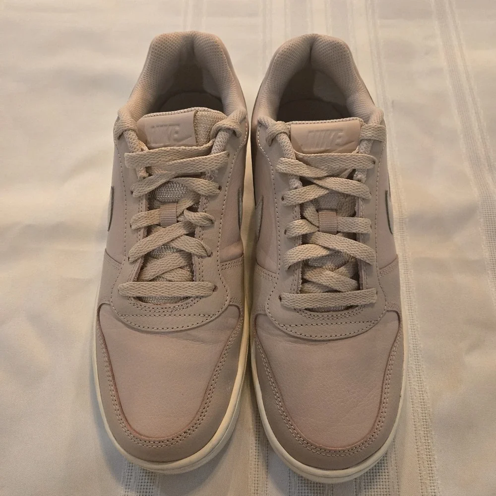 Nike Women`s Ebernon Low AQ1779-200 Particle Beige/Desert Sand/Pink  size 9.5